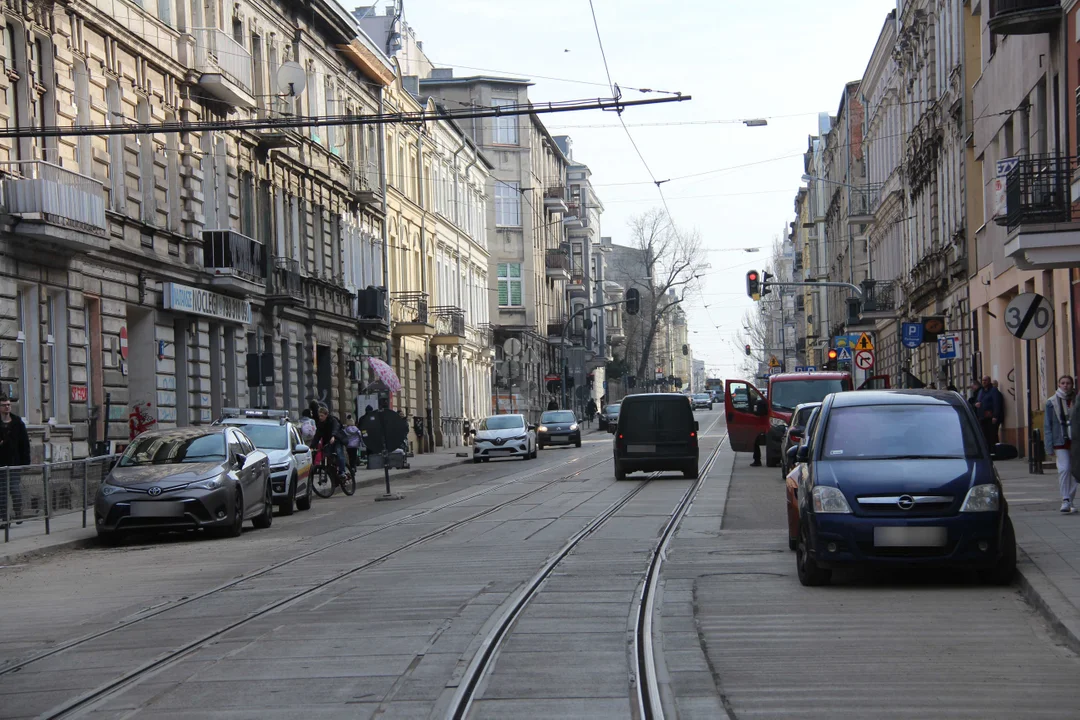 Ulica Legionów w Łodzi - tramwaje mają tutaj problem z przejazdem