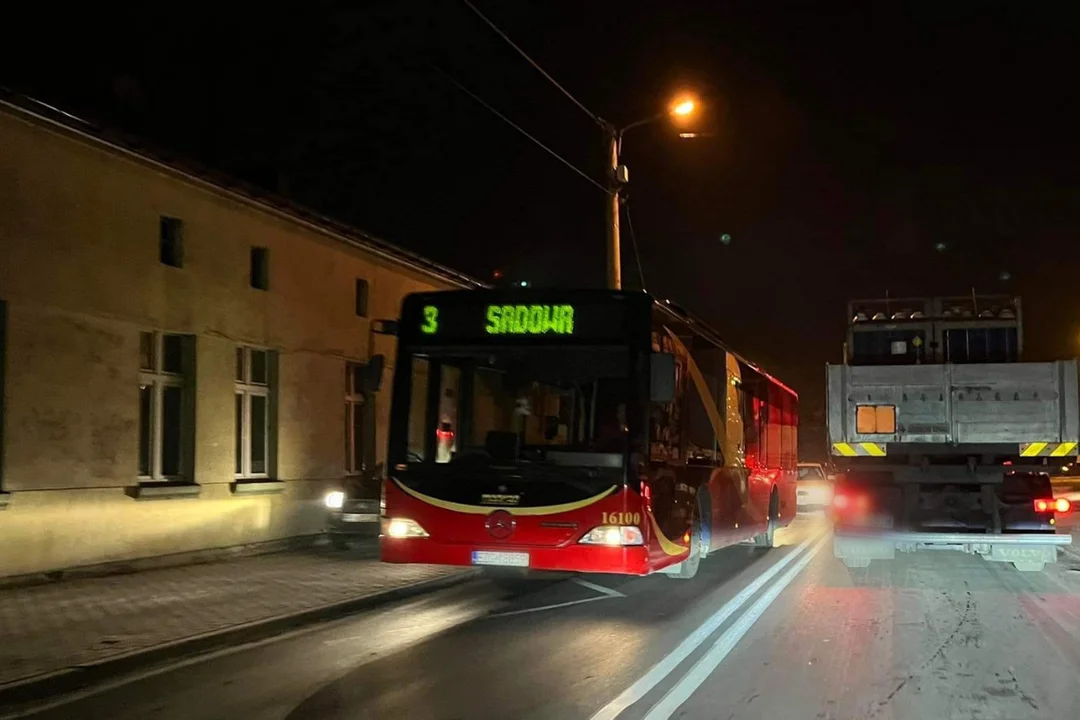 Zgierskie autobusy nie przejeżdżają lub stoją popsute na przystankach.