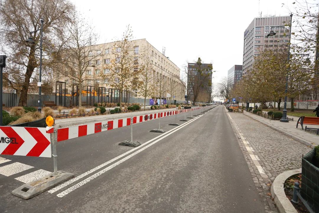 Utrudnienia dla kierowców na ul. Traugutta w Łodzi. Trwa budowa tunelu Kolei Dużych Prędkości