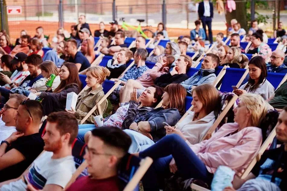 Na środowym Kinie Letnim na Polesiu obejrzymy cztery projekcje, w tym kultowe „Co mi zrobisz jak mnie złapiesz”