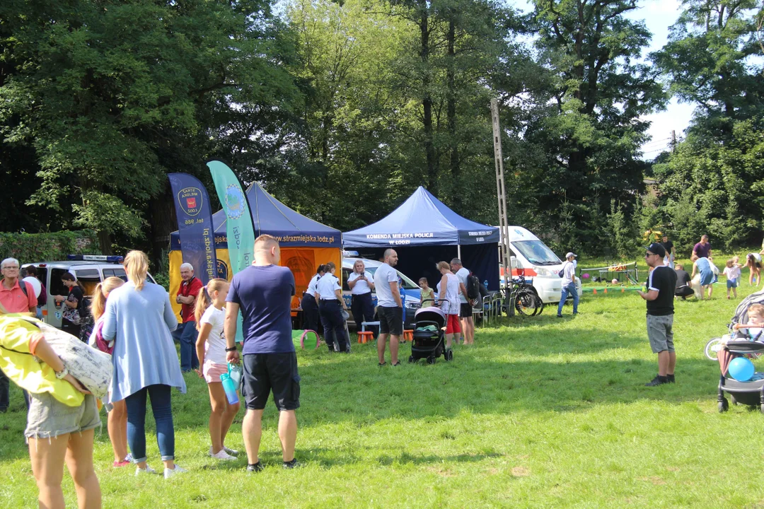 Piknik rodzinny w parku na Młynku w Łodzi