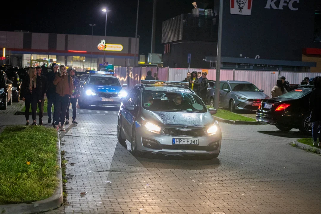 Kutnowska policja komentuje ostatni zlot pod galerią. "Nie obyło się bez mandatów" [FOTO] - Zdjęcie główne