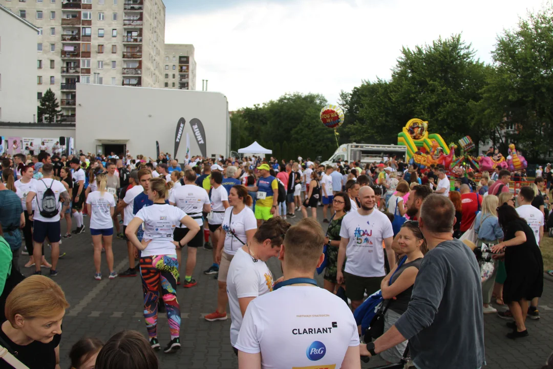 Piknik rodzinny fundacji „Daj piątaka na dzieciaka” na Bałutach