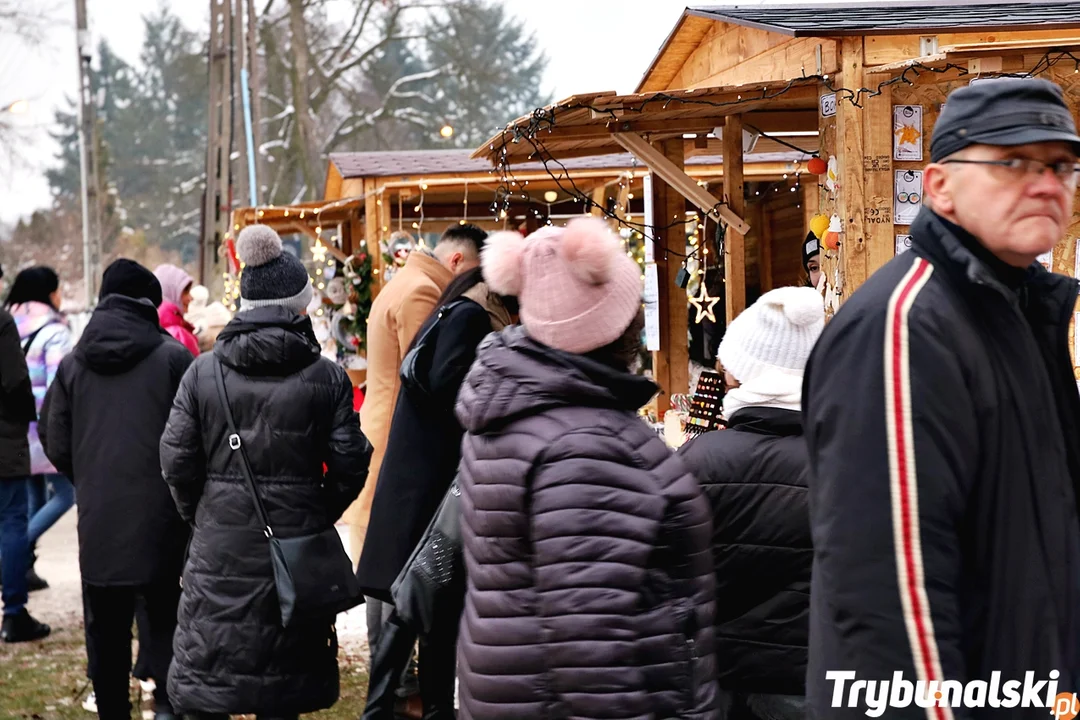 Jarmark Bożonarodzeniowy 2023 w Sulejowie. Tłumy mieszkańców i magia świąt