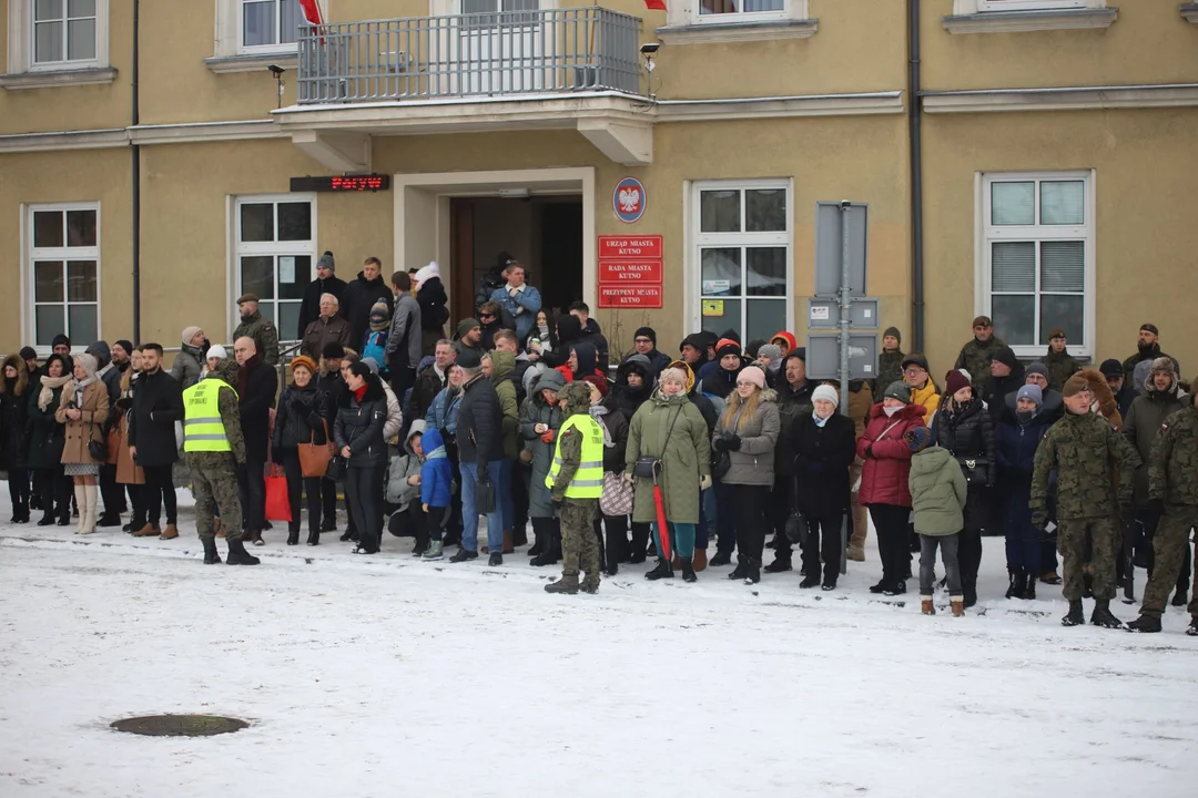 Uroczystą przysięgę złożyli dziś na Placu Piłsudskiego w Kutnie żołnierze 9 Łódzkiej Brygady Wojsk Obrony Terytorialnej