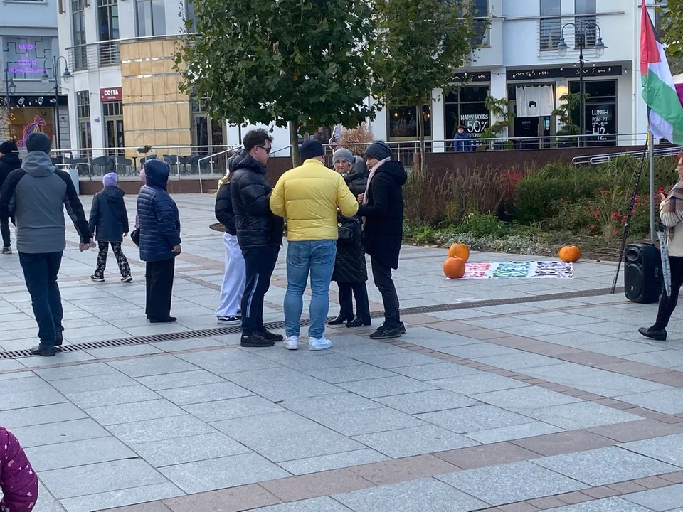 Tłumy na Monciaku. O co toczy się spór w Sopocie?