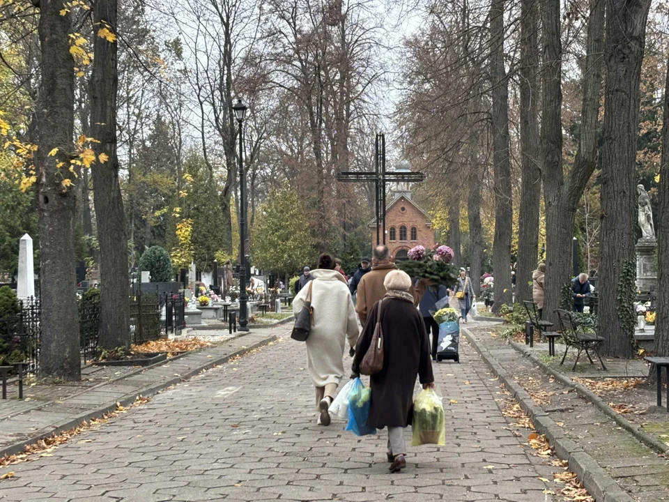 Stary Cmentarz w Łodzi podczas Wszystkich Świętych 2024