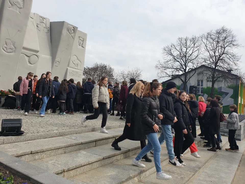 Obchody Zbrodni Zgierskiej na placu Stu straconych [zdjęcia]