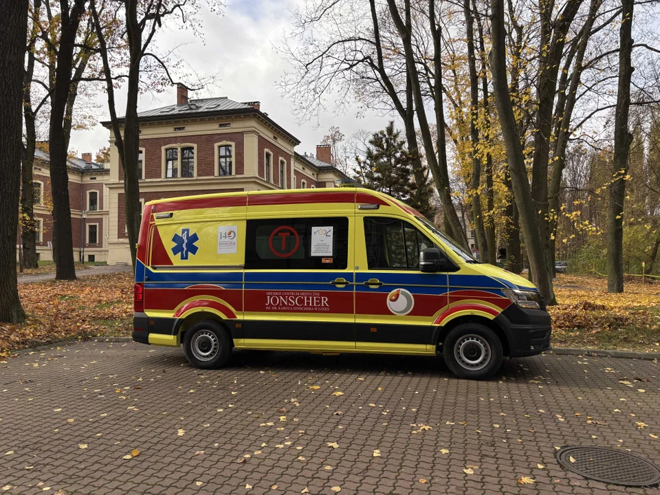 Szpital przy ul. Milionowej w Łodzi z nowym ambulansem