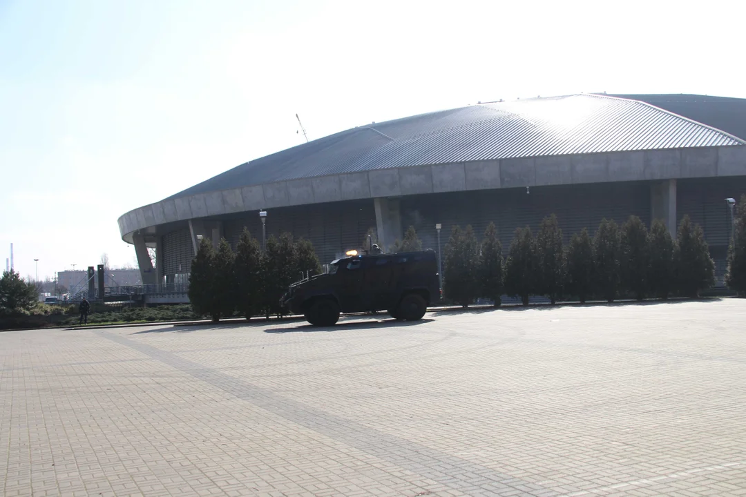 Ćwiczenia służb specjalnych na stadionie ŁKS-u