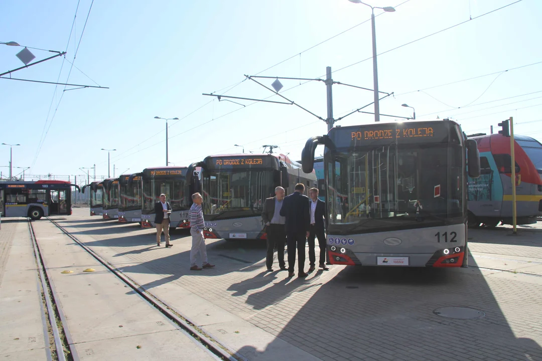 Łódzka Kolej Aglomeracyjna prezentuje nowe autobusy