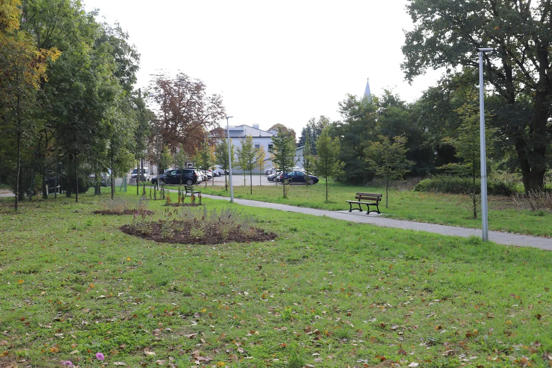 W centrum Kutna powstaje mały park rekreacyjn-wypoczynkowy