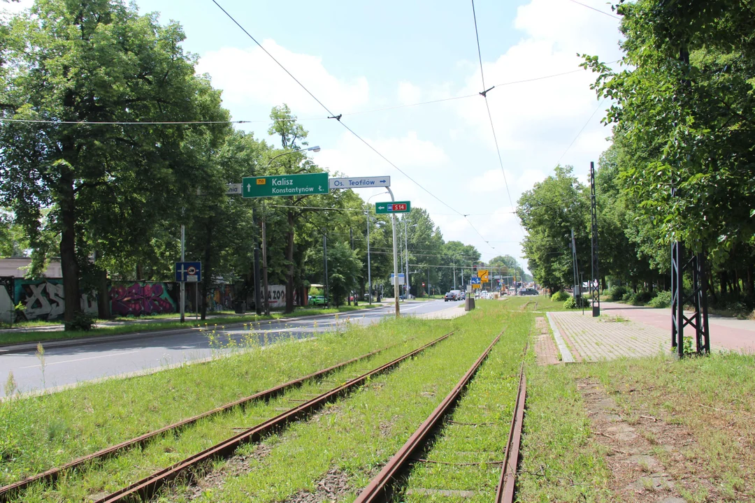 Nieczynne przystanki tramwajowe przy Konstantynowskiej