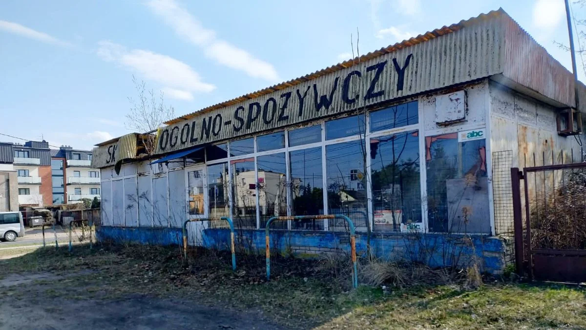 Kiedyś był sklep, dzisiaj jest rudera. Opuszczony budynek tematem oficjalnej interwencji