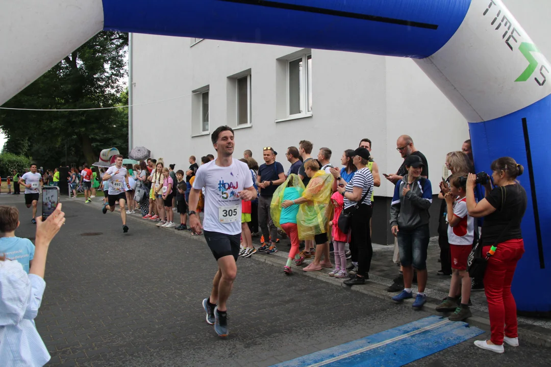 Piknik rodzinny fundacji „Daj piątaka na dzieciaka” na Bałutach