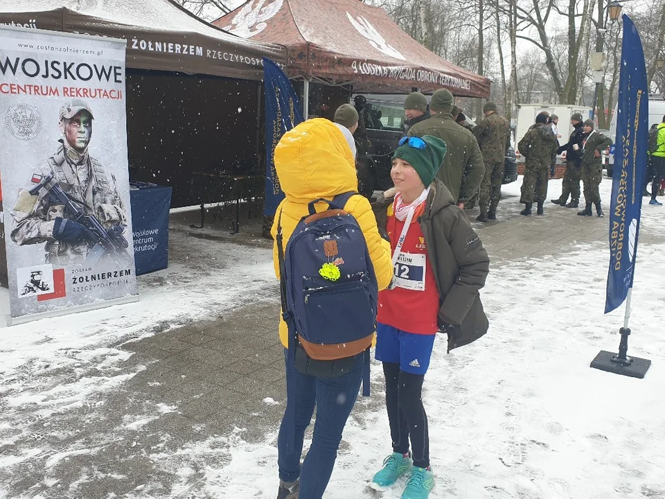 Bieg Tropem Wilczym w Zgierzu. Mimo kiepskiej pogody było naprawdę gorąco