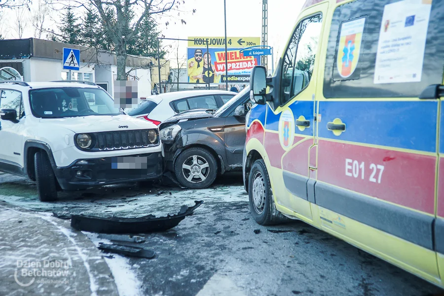 Mały karambol na Wojska Polskiego, droga zablokowana. Na miejscu pogotowie, straż i policja [FOTO] - Zdjęcie główne