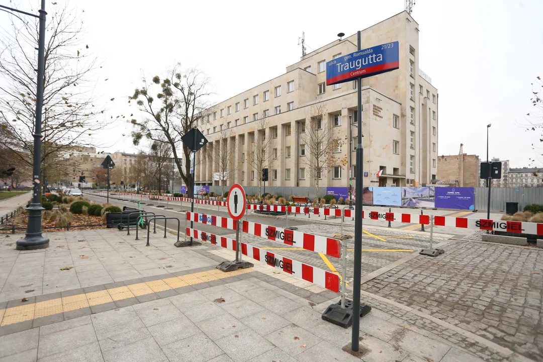 Utrudnienia dla kierowców na ul. Traugutta w Łodzi. Trwa budowa tunelu Kolei Dużych Prędkości