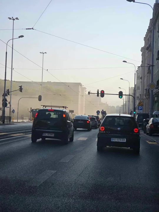 Remont pasa autobusowo-tramwajowego na pl. Dąbrowskiego w Łodzi