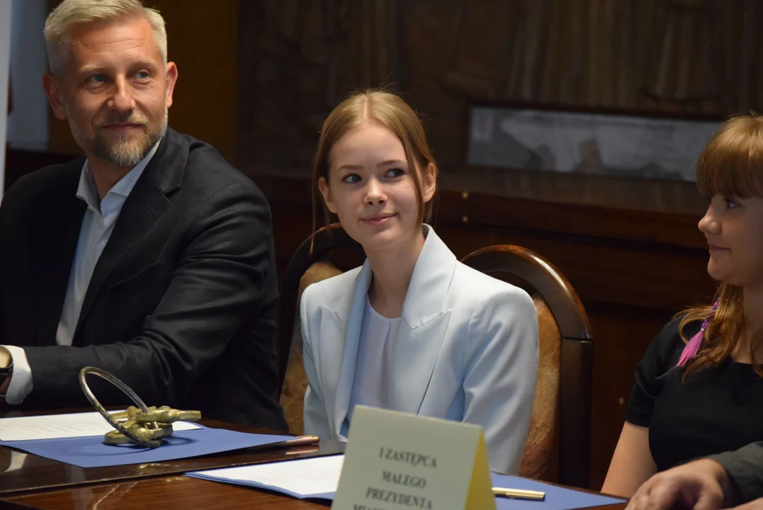 Nowy prezydent przejął urząd w Zgierzu. Dzieci i młodzież na stanowiskach urzędu [ZDJĘCIA] - Zdjęcie główne