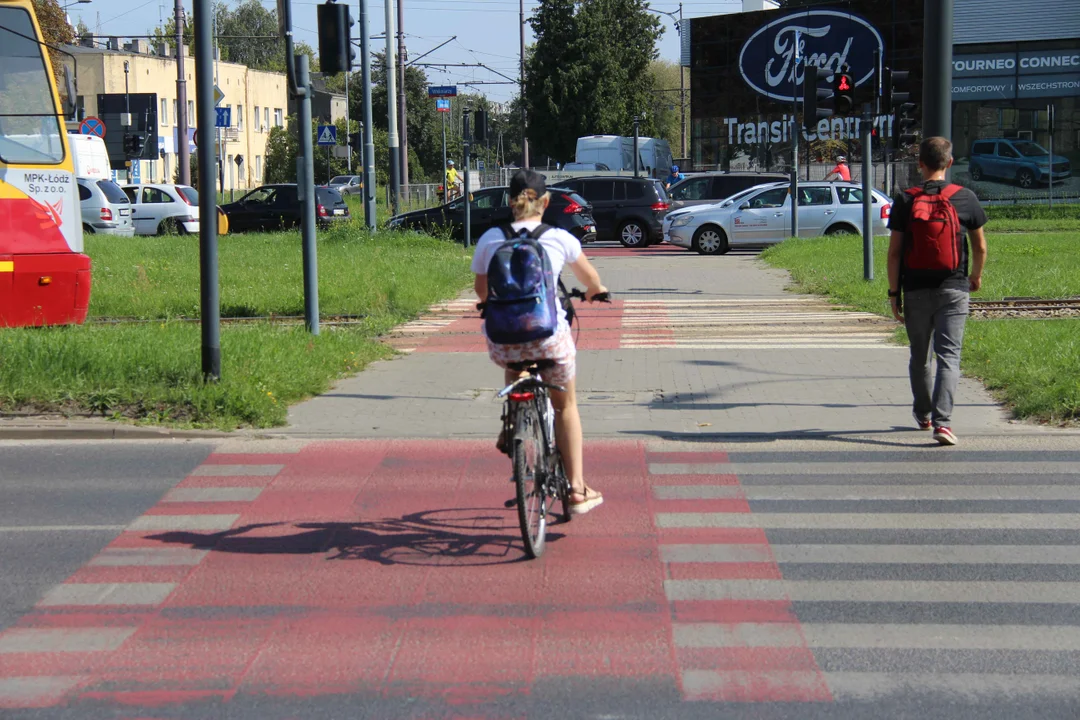 Przejazd dla rowerzystów na al. Włókniarzy w Łodzi