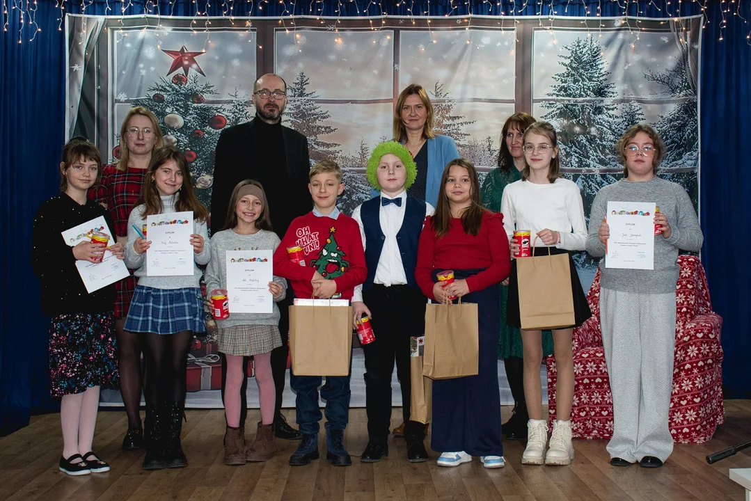 VIII Międzyszkolny Przegląd Świątecznych Piosenek w Języku Obcym w kutnowskim "Staszicu" (ZDJĘCIA) - Zdjęcie główne