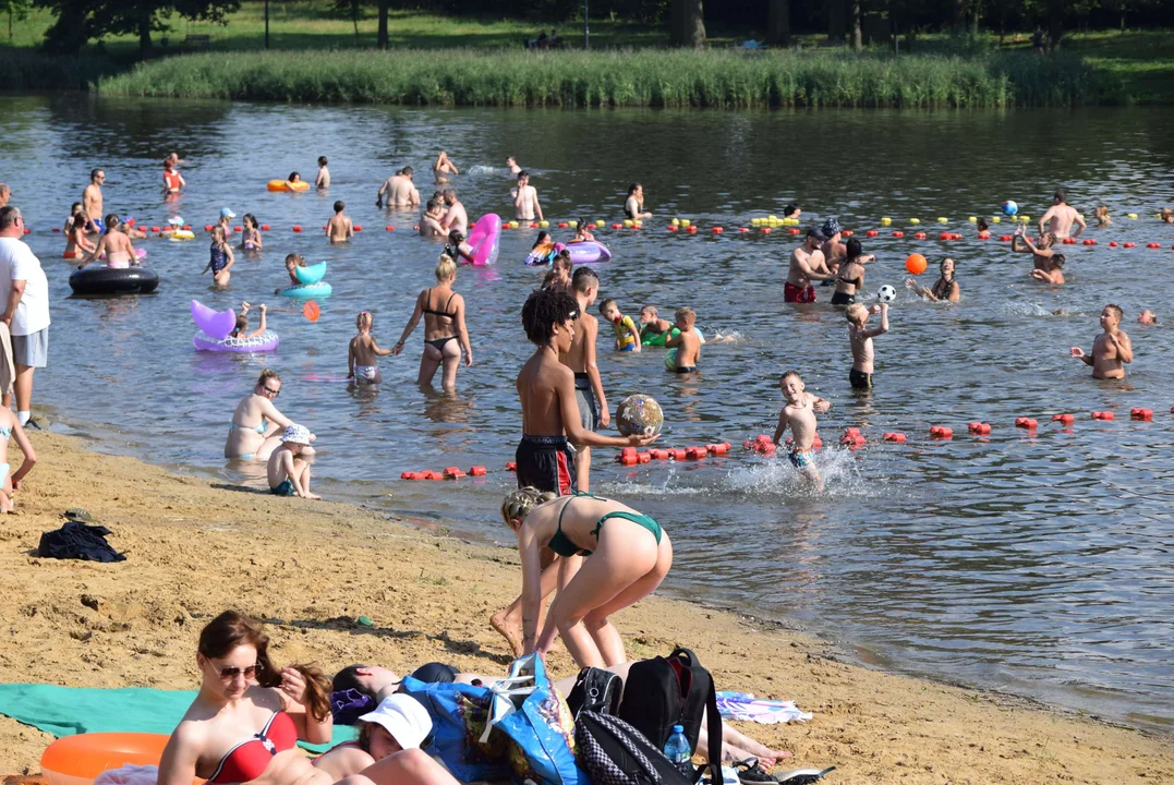 Łodzianie wypoczywają na Stawach Jana