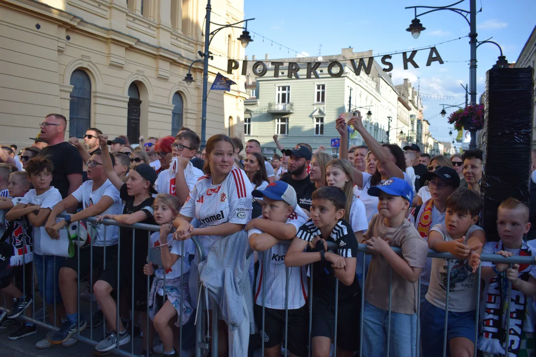 Prezentacja drużyny ŁKS-u na placu Wolności