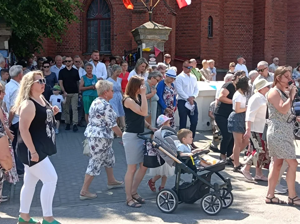 Ulicami Zgierza przeszły procesje Bożego Ciała.