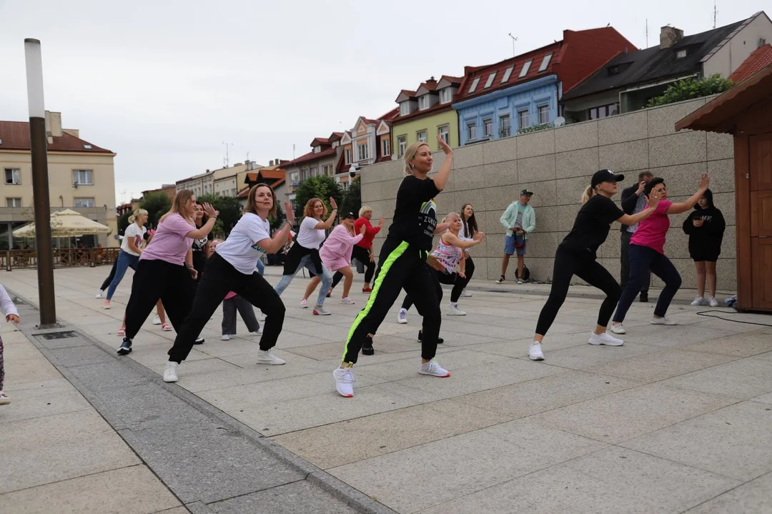 Roztańczony Plac Wolności! Dzieje się w centrum miasta! [ZDJĘCIA] - Zdjęcie główne