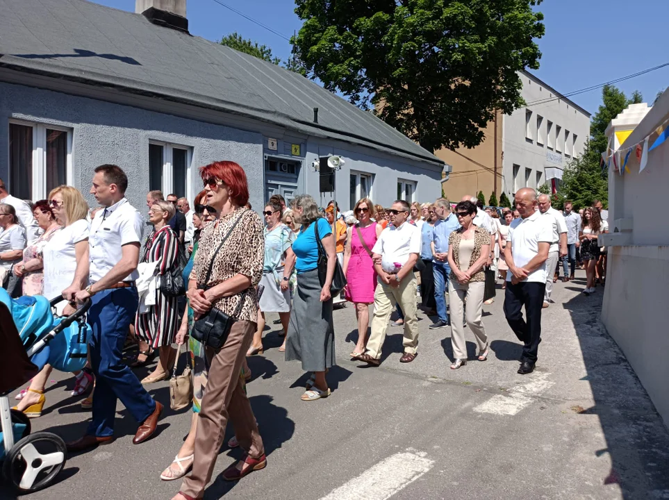 Ulicami Zgierza przeszły procesje Bożego Ciała.