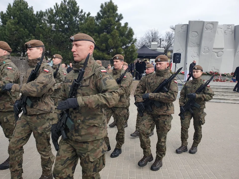 Obchody Zbrodni Zgierskiej na placu Stu straconych [zdjęcia]