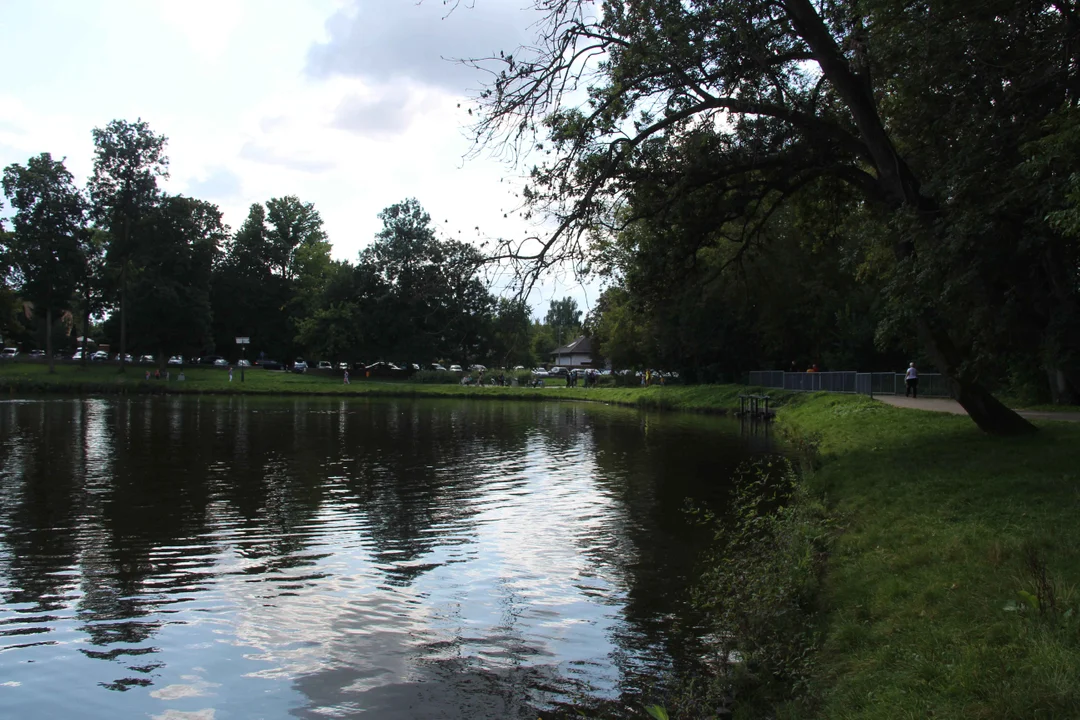 Piknik rodzinny w parku na Młynku w Łodzi