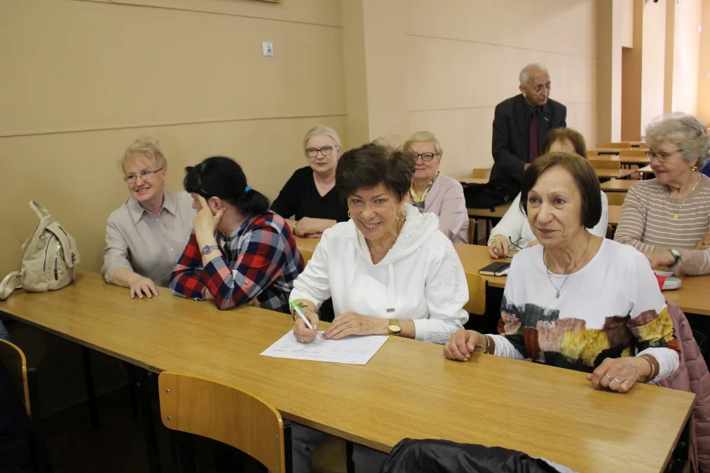 Profilaktyka, ruch i świadomość. Seniorzy ze spotkania wyszli z solidną garścią miedzy (ZDJĘCIA)