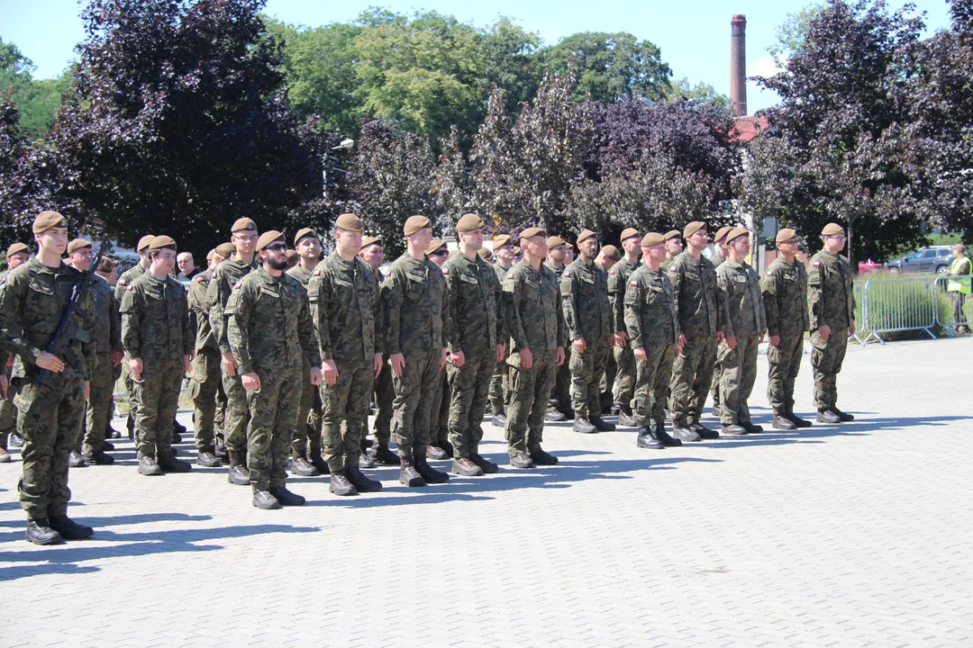 Przysięga wojskowa żołnierzy dołączających do 9 Łódzkiej Brygady Obrony Terytorialnej