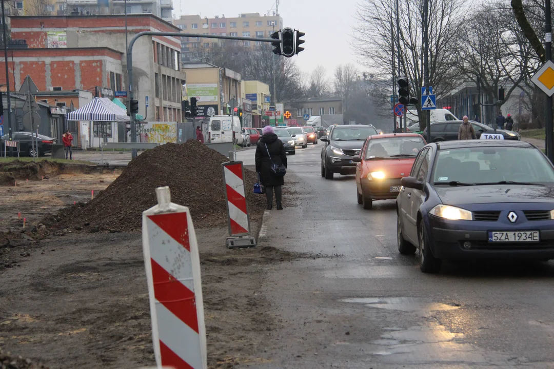 Utrudnienia dla pieszych i podróżnych MPK Łódź na Lutomierskiej