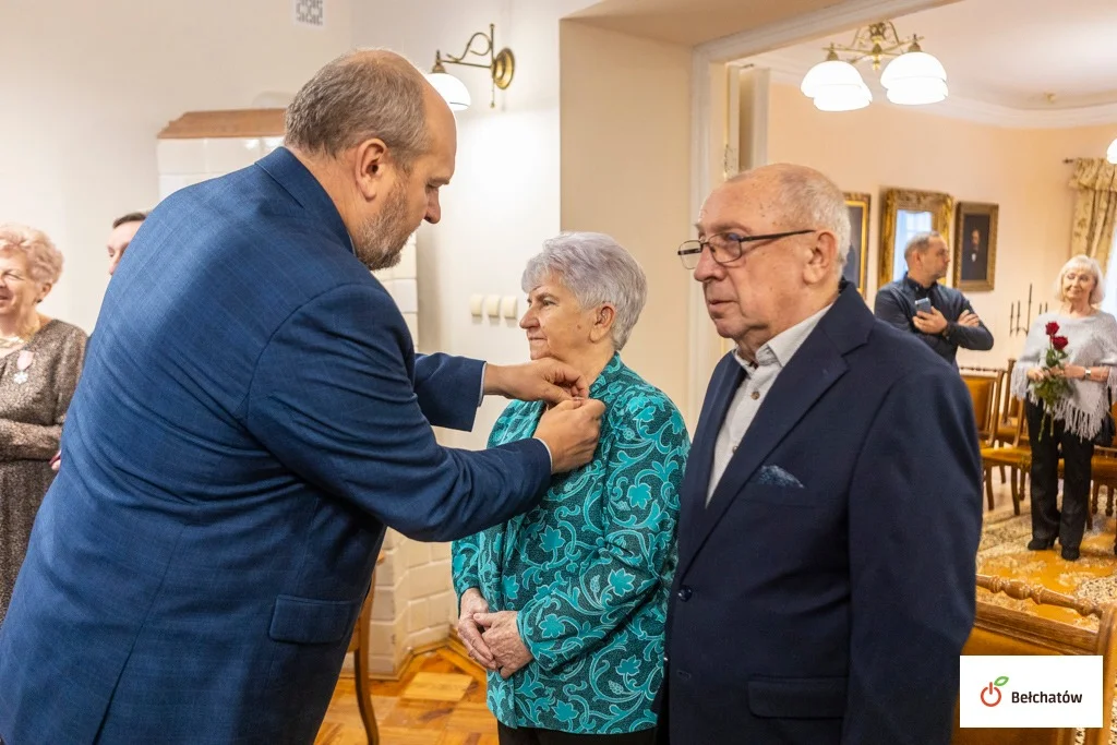 Bełchatowianie świętują wyjątkową rocznicę. Otrzymali medale Prezydenta RP [FOTO] - Zdjęcie główne