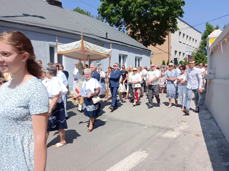 Ulicami Zgierza przeszły procesje Bożego Ciała.