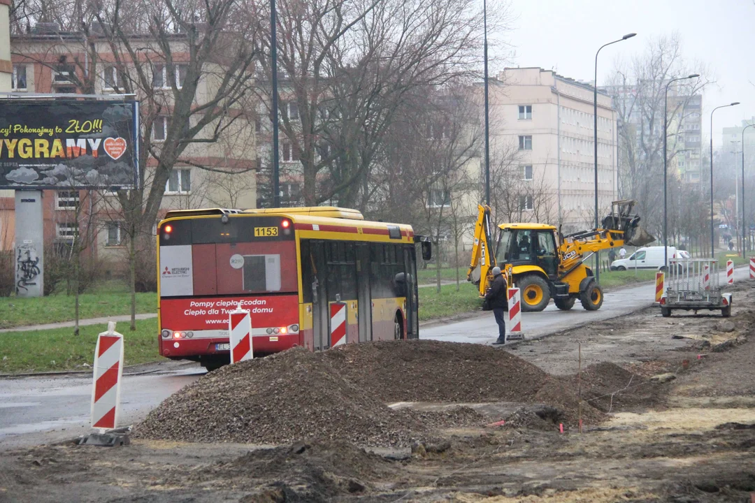 Utrudnienia dla pieszych i podróżnych MPK Łódź na Lutomierskiej