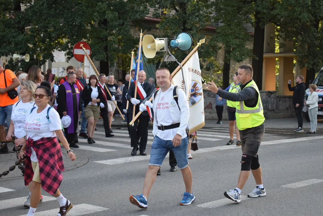 Ze Zgierza ruszyła XXXI Piesza Pielgrzymka na Jasną Górę [ZDJĘCIA] - Zdjęcie główne