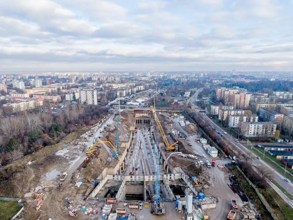 Budowa przystanku kolejowego Łódź Koziny widziana z lotu ptaka