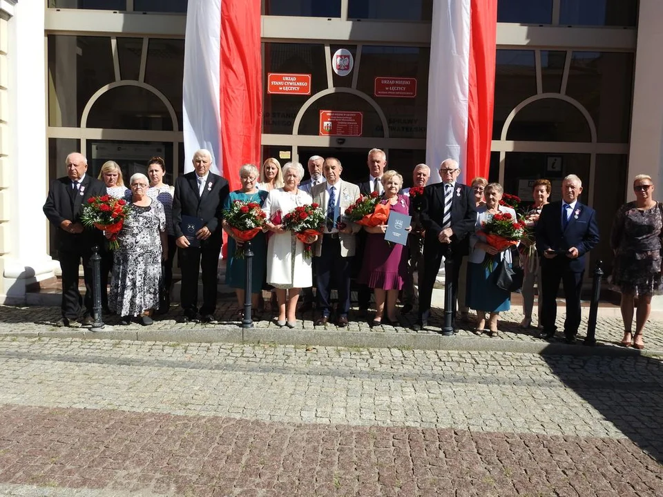 Są przykładami wzorowych małżeństw. Od 50 lat idą razem przez życie [ZDJĘCIA] - Zdjęcie główne