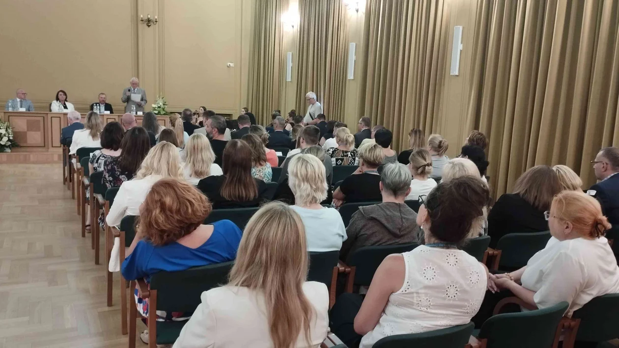 200 tysięcy spraw rocznie i 800 pracowników. Tak działa jedna z najważniejszych łódzkich instytucji [FOTO] - Zdjęcie główne