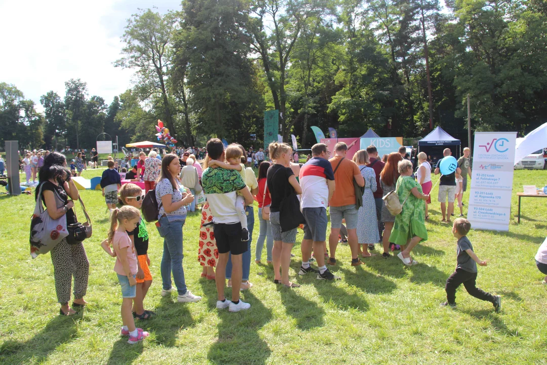 Piknik rodzinny w parku na Młynku w Łodzi