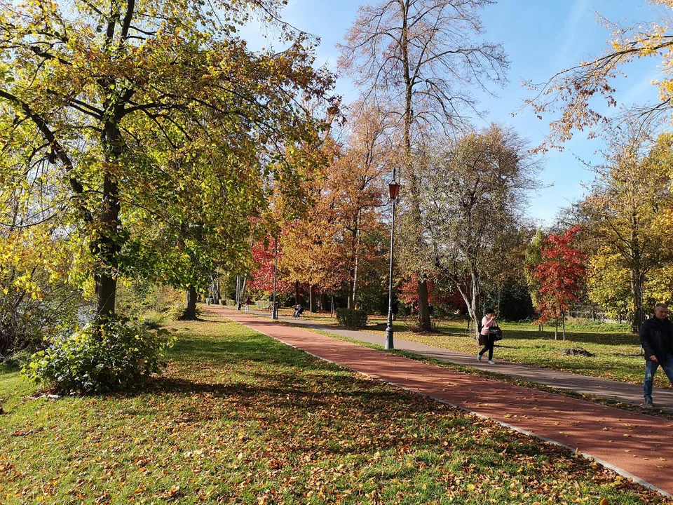 Zgierzanie korzystają z pięknej jesiennej pogody