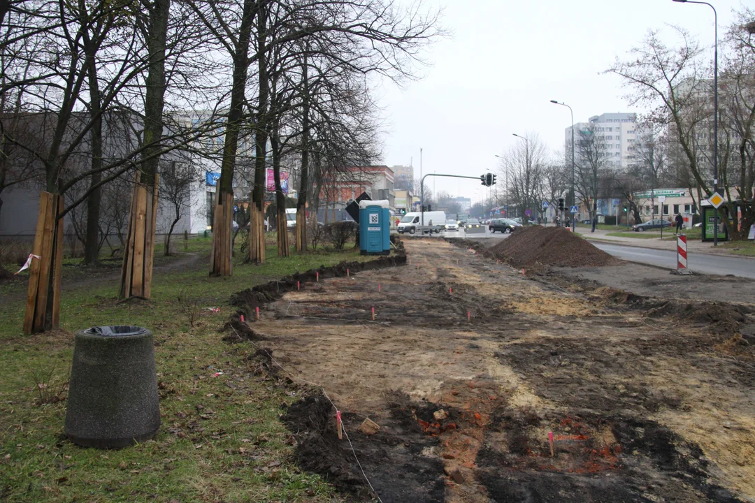 Utrudnienia dla pieszych i podróżnych MPK Łódź na Lutomierskiej