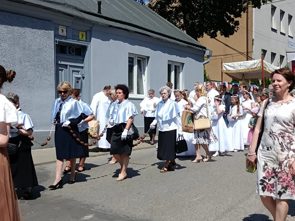 Ulicami Zgierza przeszły procesje Bożego Ciała.