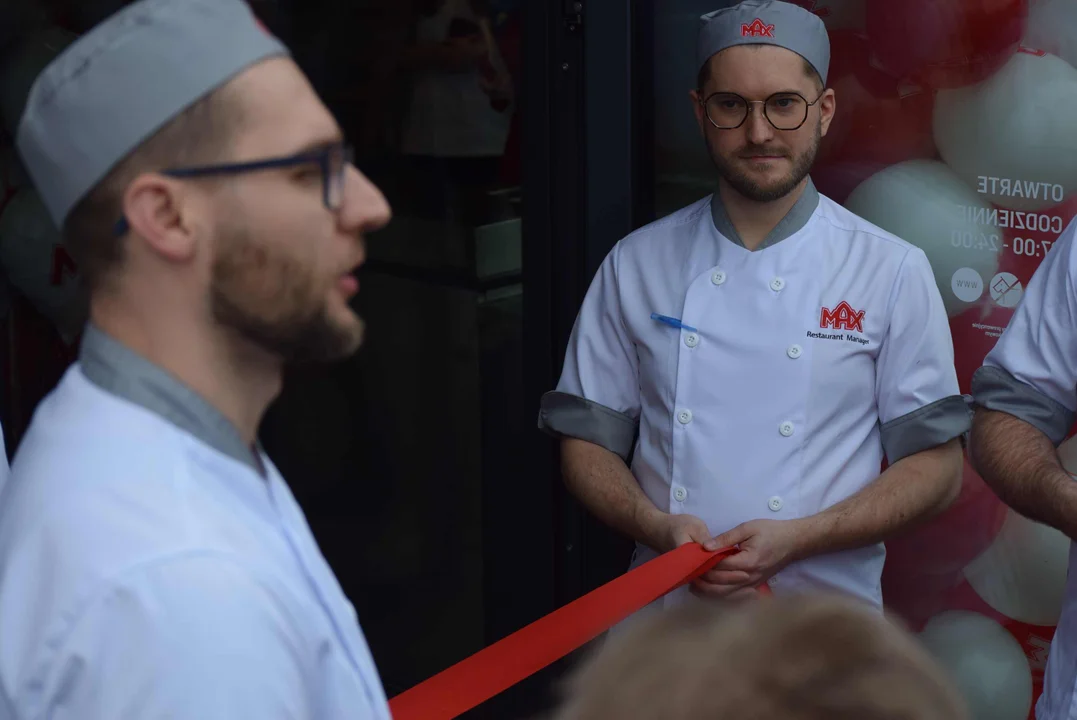 Tłumy łodzian na otwarciu restauracji MAX Premium Burgers. Tego jeszcze w Łodzi nie było [ZOBACZ ZDJĘCIA]