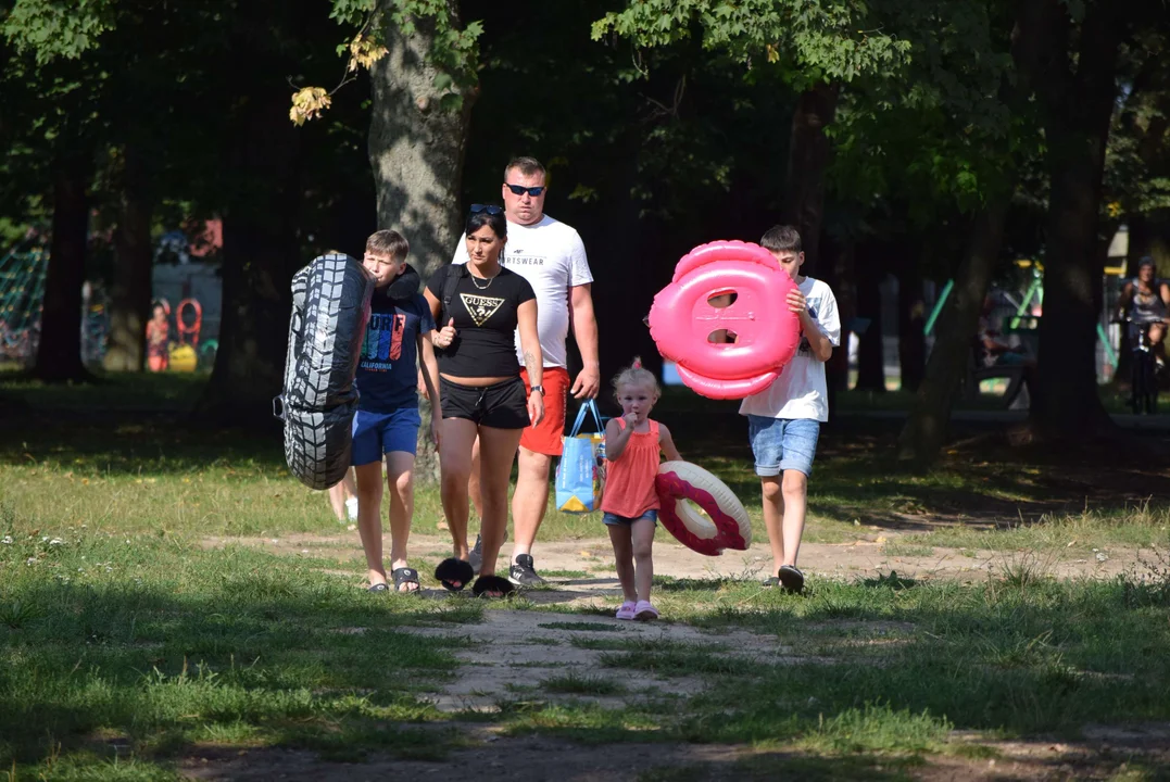 Łodzianie wypoczywają na Stawach Jana