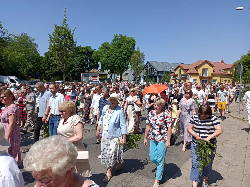 Ulicami Zgierza przeszły procesje Bożego Ciała.